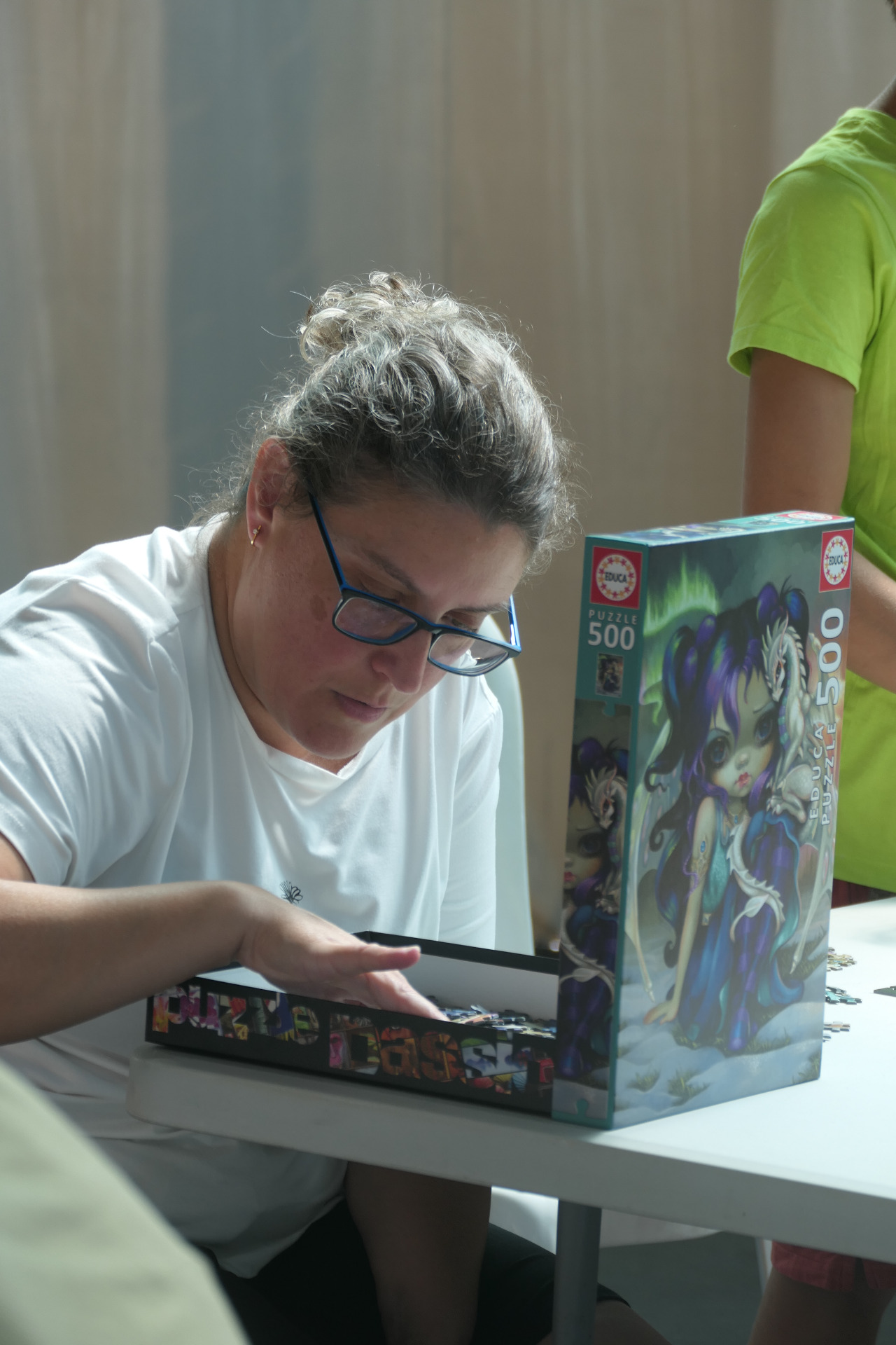 Els de Cornellà fent el puzle a la cega